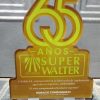 placa grabado laser acrilico super walter 65 años